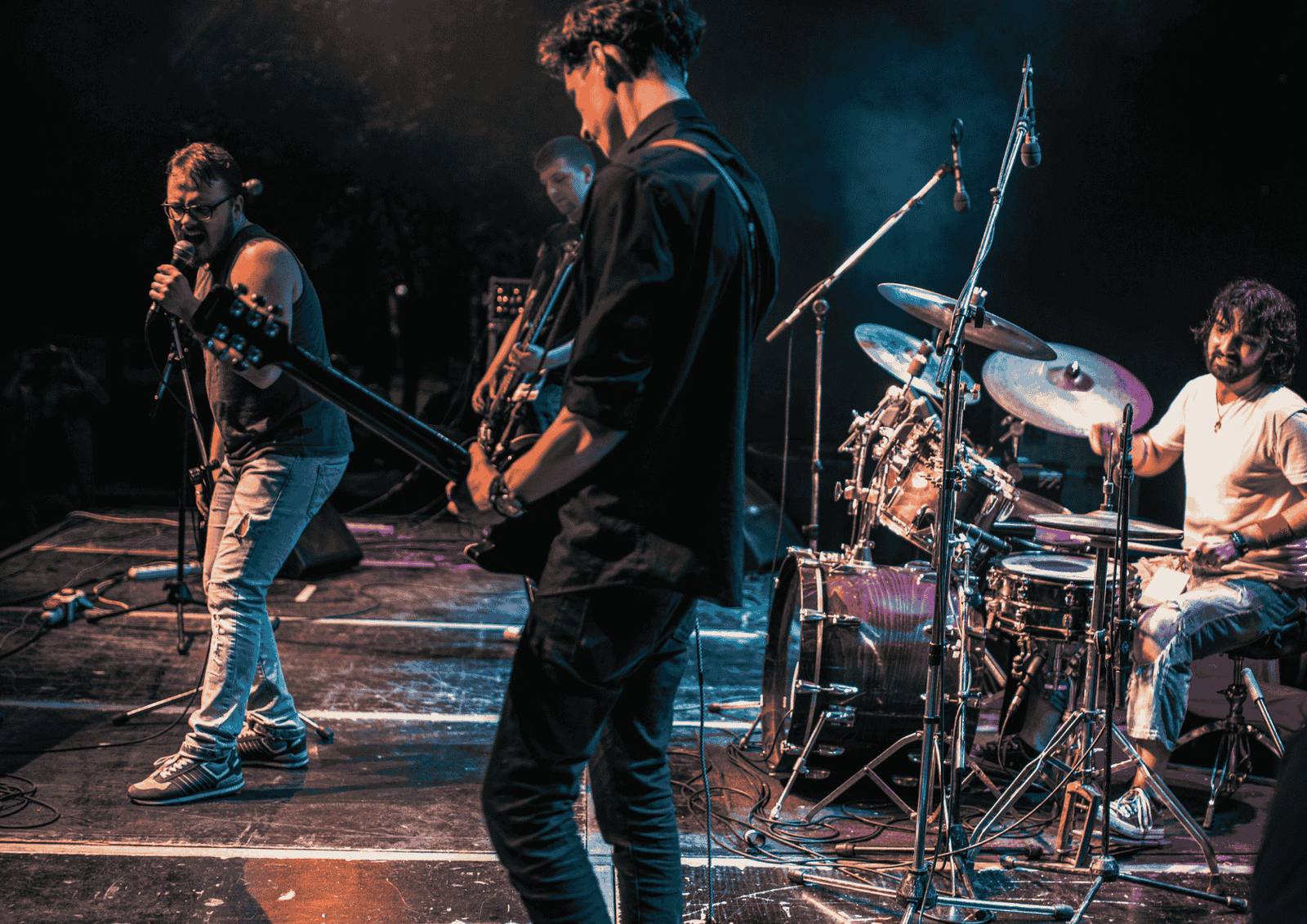 California Dreamin’: The 2025 Sound and Style of the West Coast Music Scene - Sky Titan Media