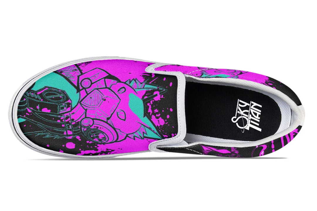 Black slip-on sneaker featuring asymmetrical cyber cat punk artwork and graffiti statements with white detailing — the Cyber Cat Pink Edition by Sky Titan Media, fusing futuristic street rebellion with bold, music-charged expression.
This focused top view reveals the Cyber Cat Punk in full presence—its angular pink neon features centered on the vamp and stretching toward the outer panel. The black canvas beneath is splashed with chaotic streaks of pink and teal, giving the surface kinetic energy.