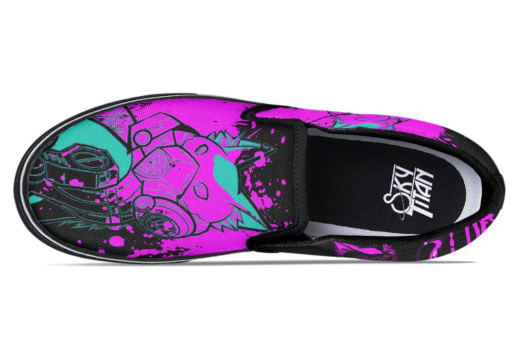 Black slip-on sneaker featuring asymmetrical cyber cat punk artwork and graffiti statements — the Cyber Cat Pink Edition by Sky Titan Media, fusing futuristic street rebellion with bold, music-charged expression.
This focused top view reveals the Cyber Cat Punk in full presence—its angular pink neon features centered on the vamp and stretching toward the outer panel. The black canvas beneath is splashed with chaotic streaks of pink and teal, giving the surface kinetic energy.